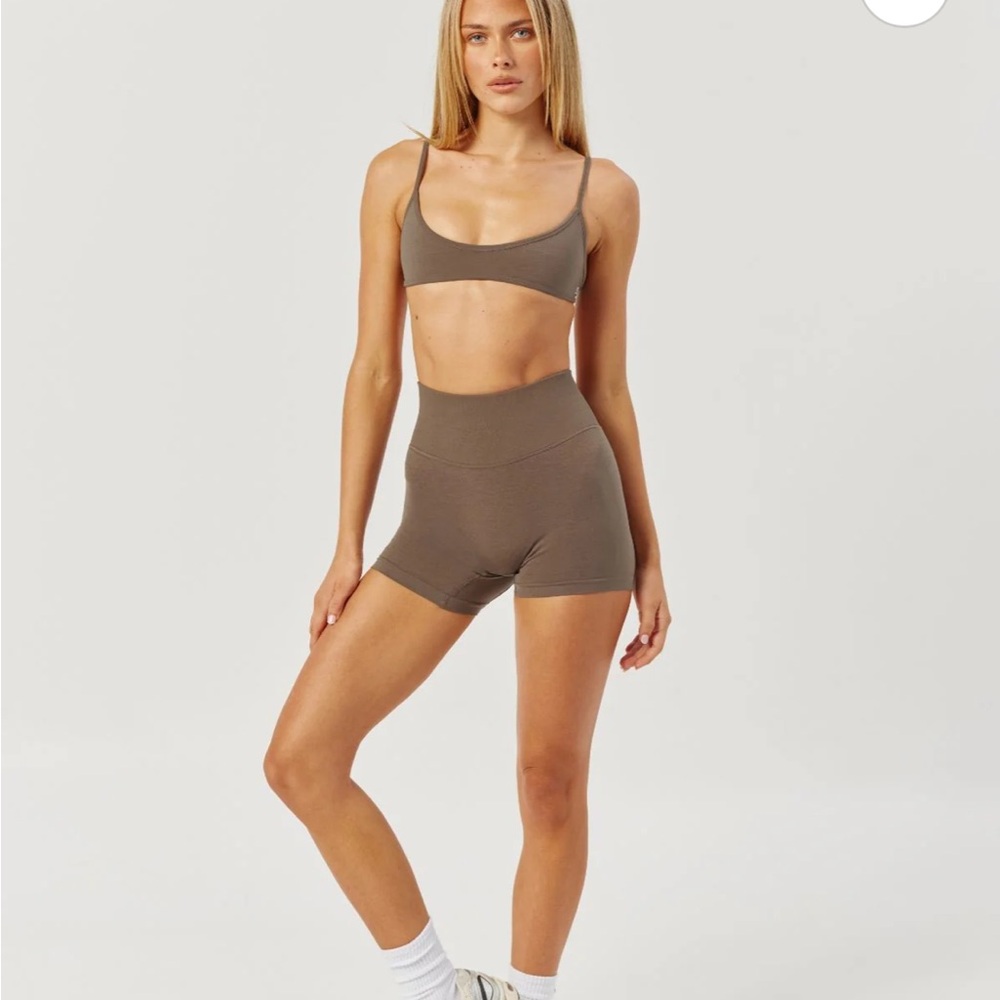 CSB SEAMLESS INVISIBLE SCRUNCH SHORT size small